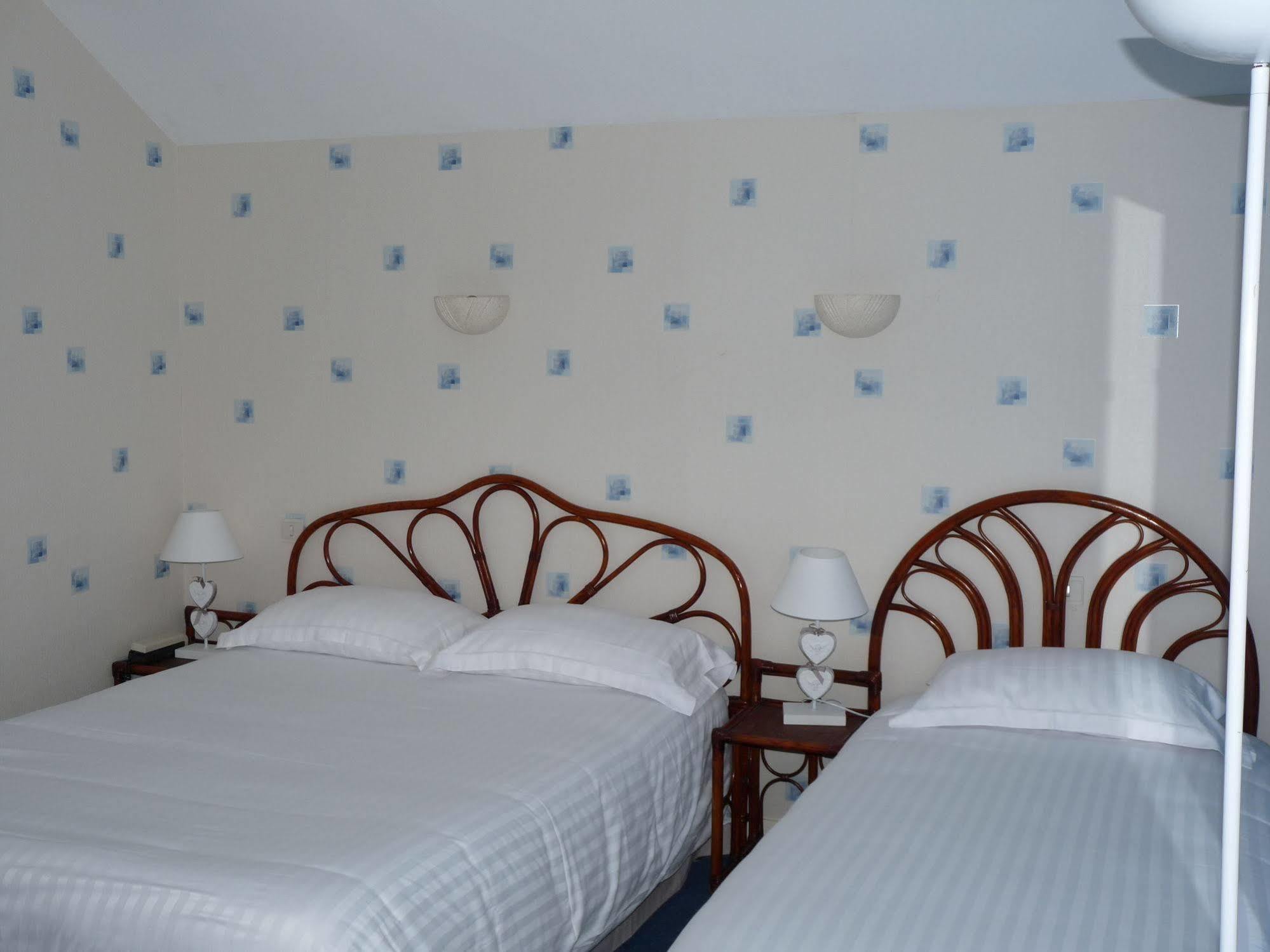 Ariane Hotel Joué-lés-Tours Luaran gambar